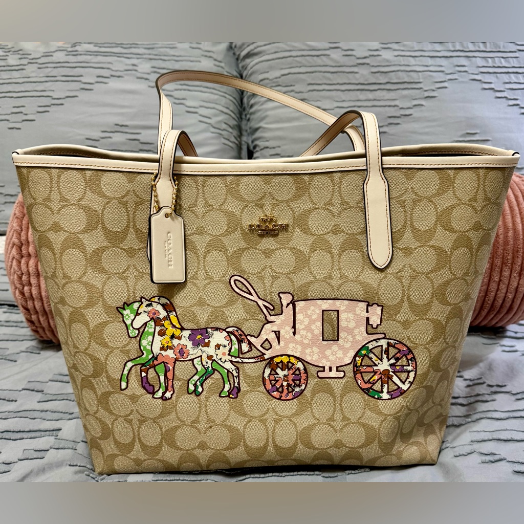 Coach City Tote Bag In Signature Canvas With A Horse And Carriage Nwot